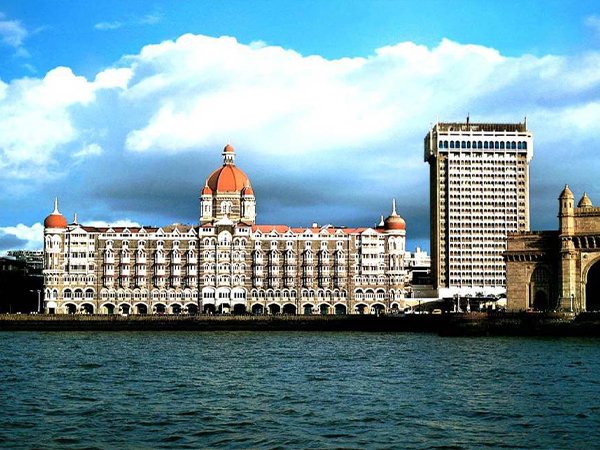 Jamnagar to Mumbai taxi
